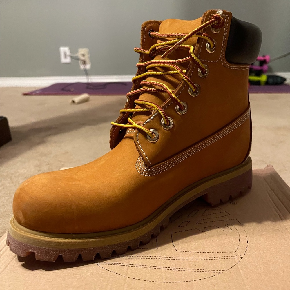 Timberland Beige Size 8